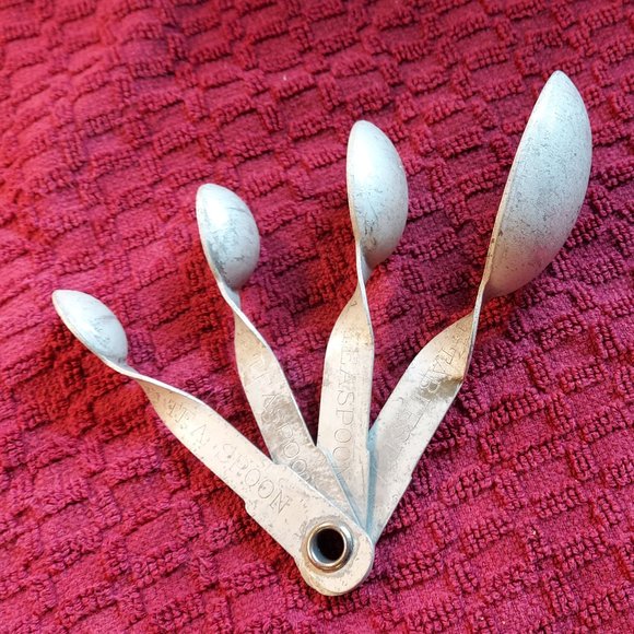 Vintage Measuring Spoons Set - Picture 4 of 14